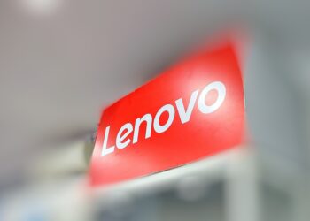 Lenovo dobra valor em melhor mês desde 1999, bombada por IA